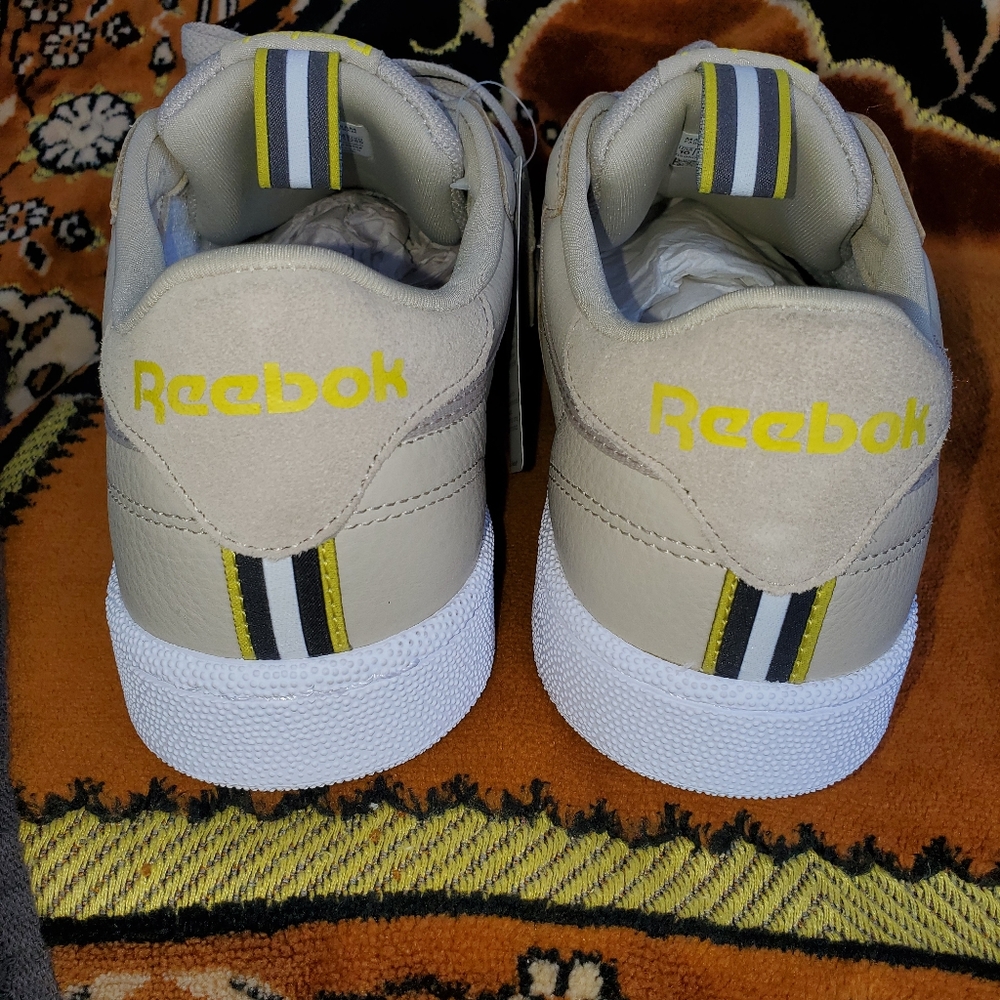COPY - Reebok - Picture 4 of 5